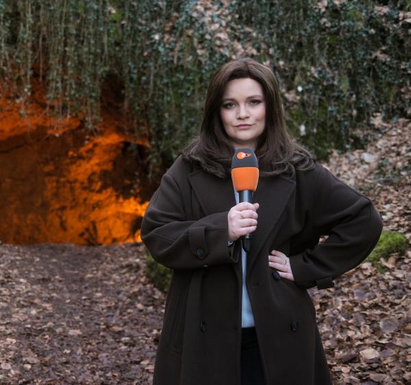 Bild 1 von 4: Reporterin Katja Forohrd (Caro Worbs) berichtet live und vor Ort vom \