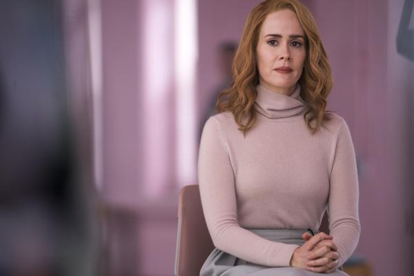 Bild 1 von 8: Dr. Ellie Staple (Sarah Paulson)