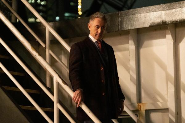 Bild 1 von 17: Dr. Dylan Reinhart (Alan Cumming)