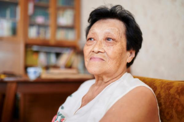 Bild 1 von 9: Die ehemalige Chefarchitektin der Atomstadt Prypjat, Maria Protsenko, verlor früh ihren Ehemann und ihren Sohn. Beide hatten über Jahre als Liquidatoren in Tschernobyl gearbeitet.