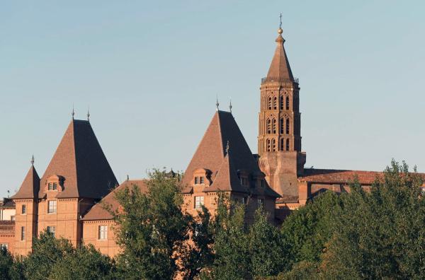 Bild 1 von 3: Wie Olympe de Gouges, die hier das Licht der Welt erblickte, ist die okzitanische Stadt Montauban stolz auf ihre Identität und ihren aufrührerischen Geist.
