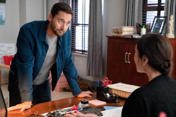 Bild 1 von 14: Im Bild: Ryan Eggold (Dr. Max Goodwin), Michelle Forbes (Dr. Veronica Fuentes).