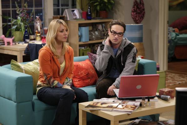 Bild 1 von 18: Penny (Kaley Cuoco, l.); Leonard Hofstadter (Johnny Galecki, r.)