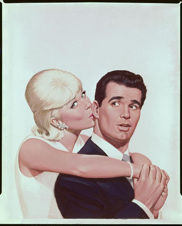 Bild 1 von 5: Während seine Frau Beverly (Doris Day, l.) über Nacht berühmt wird, versucht Dr. Gerald Boyer (James Garner, r.), sie wieder an das Haus und den Herd zu binden ...