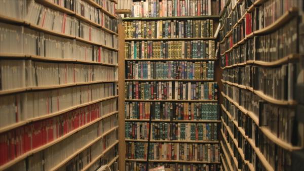 Bild 1 von 10: Der Besuch einer Videothek gehörte zu einem langen Filmabend dazu.