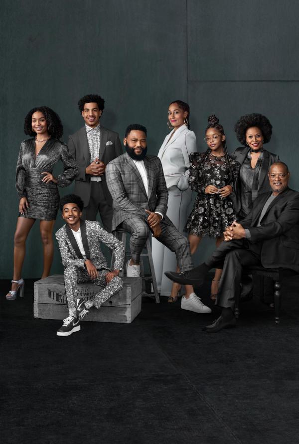Bild 1 von 7: Im Bild (v.li.): Yara Shahidi (Zoey Johnson), Miles Brown (Jack Johnson), Marcus Scribner (Andre 'Junior' Johnson jr.), Anthony Anderson (Andre 'Dre' Johnson), Tracee Ellis Ross (Rainbow 'Bow' Johnson), Marsai Martin (Diane Johnson), Jenifer Lewis (Ruby), Laurence Fishburne (Pops).