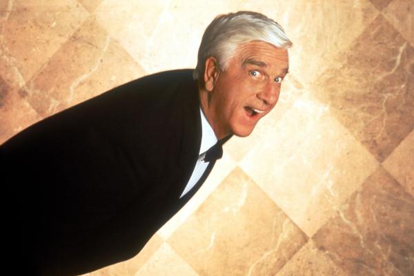 Bild 1 von 4: Dr. Rumack (Leslie Nielsen)