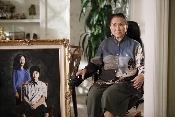 Bild 1 von 9: Grandma Huang (Lucille Soong)