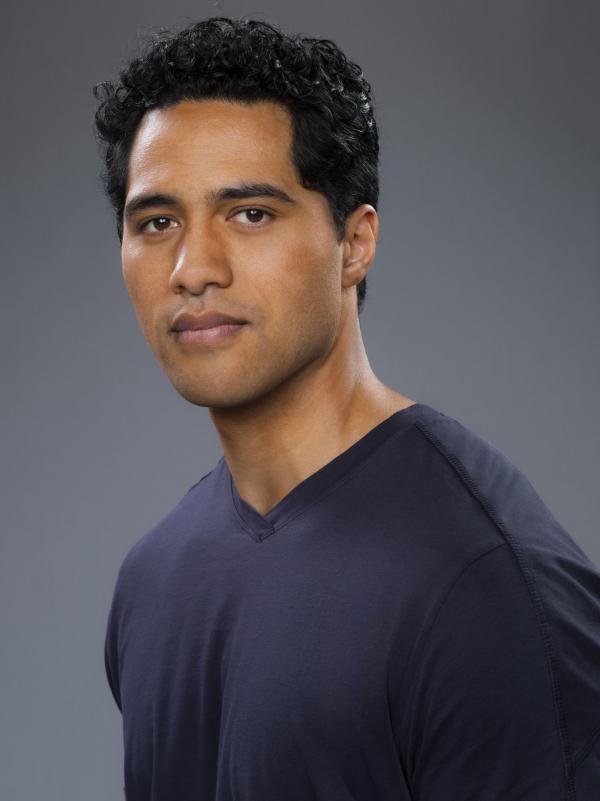 Bild 1 von 15: (1. Staffel) - Kai Holman (Alex Tarrant)