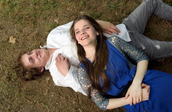 Bild 1 von 19: Im Bild: Oskar Bökelmann (Yannik Esch), Emilie Neumeister (Saskia Wiedemann)