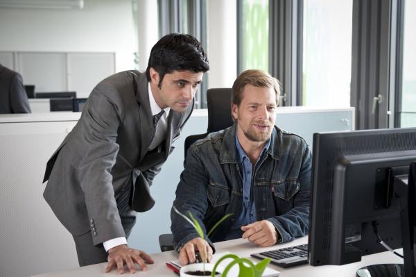 Bild 1 von 3: (3. Staffel) - Ihnen entgeht kein Krimineller: Mick Brisgau (Henning Baum, r.) und Andreas Kringge (Maximilian Grill, l.) ...