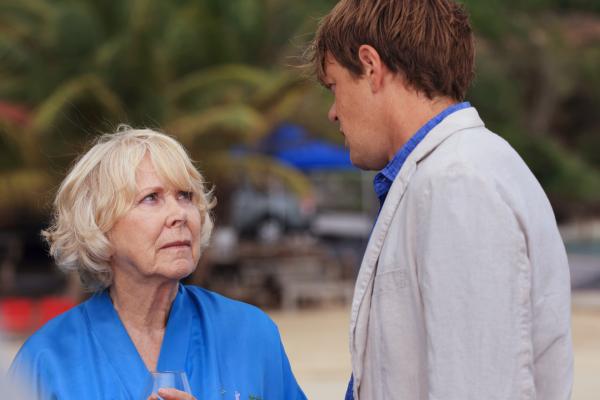 Bild 1 von 5: Tante Mary (Wendy Craig, l.) ist eine wichtige Zeugin in einem Mordfall, über den Humphrey (Kris Marshall, r.) mit ihr sprechen möchte.