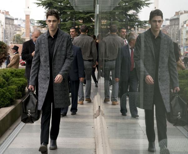 Bild 1 von 10: Hardin (Hero Fiennes Tiffin)
