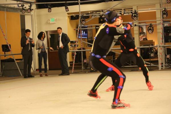 Bild 1 von 13: (v.l.n.r.) James Aubrey (John Boyd); Anne Schamberge (Alexandra Metz); Booth (David Boreanaz)