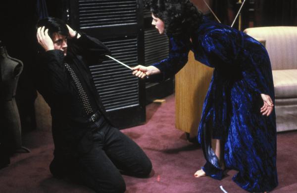 Bild 1 von 11: Seine eigene Neugier führt Jeffrey (Kyle MacLachlan, l.) immer tiefer in den Abgrund der Gewalt und Perversitäten von Dorothy (Isabella Rossellini, r.) ...