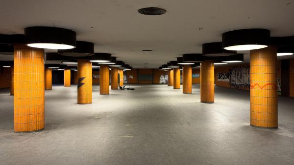 Bild 1 von 2: Die Mittelebene der Station Siemensdamm.