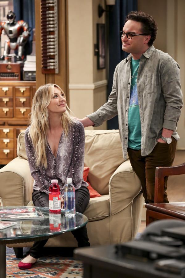 Bild 1 von 10: Penny Hofstadter (Kaley Cuoco, l.); Leonard Hofstadter (Johnny Galecki, r.)