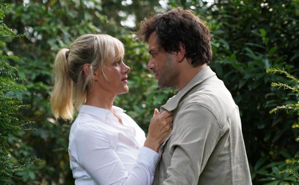 Bild 1 von 14: Natasha (Anna Schudt, l.); Mac (Kai Schumann, r.)