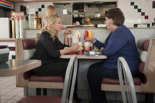 Bild 1 von 34: Elizabeth Halsey (Cameron Diaz, l.) ist eine unverschämte Schnorrerin und kennt absolut keine Grenzen. Nicht nur ihre gutgläubige Lehrerkollegin Lynn Davies (Phyllis Smith, r.) bekommt das zu spüren ...