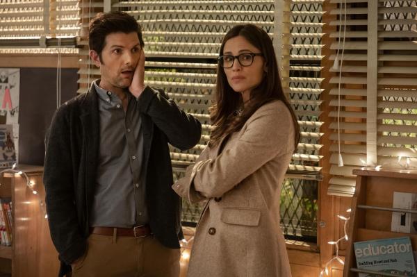 Bild 1 von 5: Henry Pollard (Adam Scott, l.); Evie Adler (Jennifer Garner, r.)