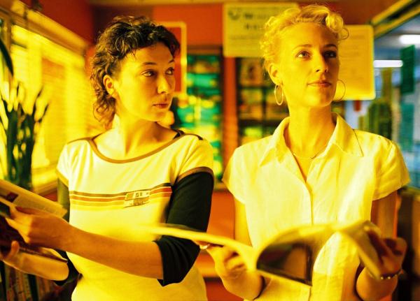 Bild 1 von 10: Im Bild: Ursula Strauss (Sky), Vivian Bartsch (Dana).