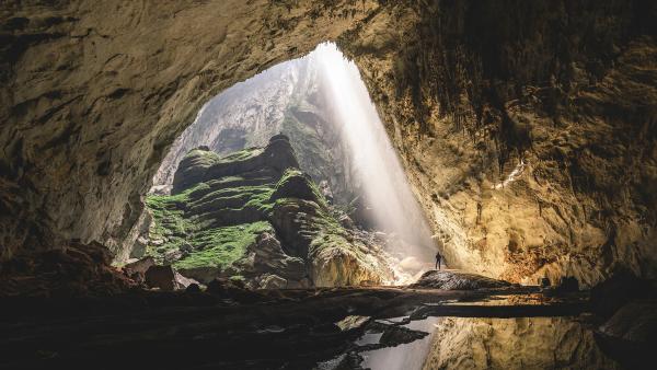 Bild 1 von 2: Die Höhle Son Doong ist nach neuesten Messungen 8,9 Kilometer lang, der tiefste Punkt liegt 490 Meter unter der Erde.