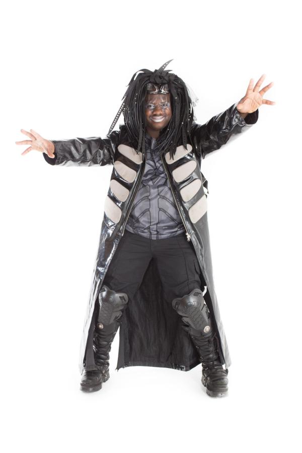 Bild 1 von 6: Eigentlich ist Darius auf der Suche nach einer Seelenverwandten, doch mit seinem Cybergoth-Look schreckt er jede Dame ab. Grund genug für das Styling Team sich ins Zeug zu legen und aus ihm einen gutaussehenden Mann zu machen.