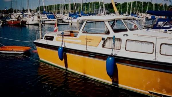 Bild 1 von 6: Das Motorboot des Tatverdächtigen liegt im Hafen der dänischen Kleinstadt Hadersleben.