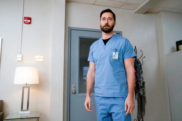 Bild 1 von 30: Im Bild: Ryan Eggold (Dr. Max Goodwin).
