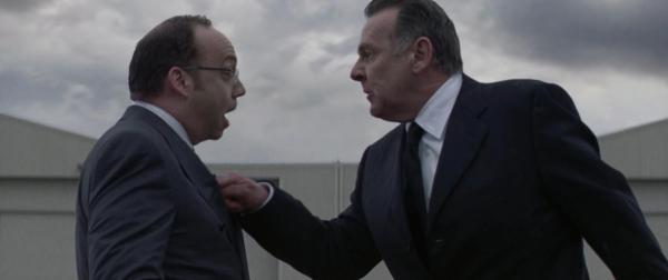 Bild 1 von 19: Richard Garsik (Paul Giamatti, l.) trifft auf seinen Konkurrenten Howard Tully (Tom Wilkinson, r.), dem Chef von Burkett & Randle. Dieser will ein neues Produkt auf den Markt bringen, dessen Formel noch streng geheim ist. Garsik setzt alles daran, die Formel an sich zu bringen ...