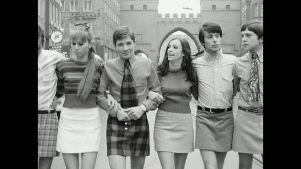 Bild 1 von 3: Der Männer-Minirock.