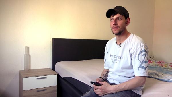 Bild 1 von 2: Pascal hat ein Praktikum im Garten- und Landschaftsbau gemacht, will aber nicht weitermachen, da er Schmerzen im Sprunggelenk hat.