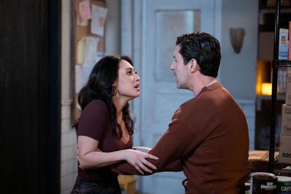 Bild 1 von 10: Valentina (Francia Raisa, l.); Drew (Josh Peck, r.)