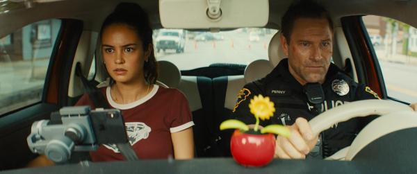 Bild 1 von 24: Im Bild: Courtney Eaton (Ava Brooks), Aaron Eckhart (Frank Penny).