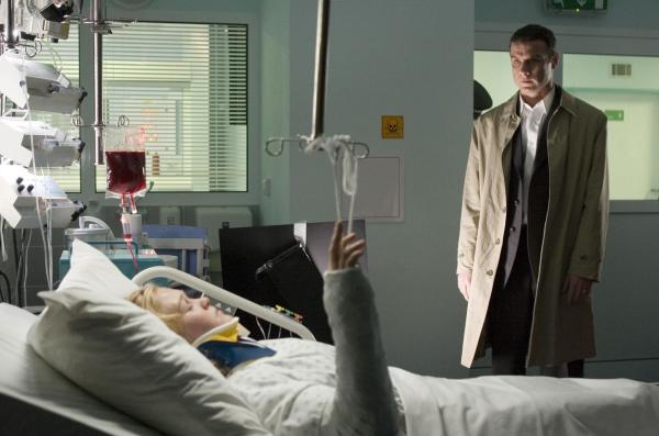 Bild 1 von 4: Katherine Thorn (Julia Stiles, l.); Robert Thorn (Liev Schreiber, r.)