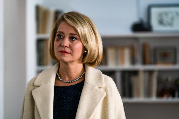 Bild 1 von 10: 1963 in den USA: Stine Branderup (Trine Dyrholm) ist Journalistin und Feministin und ist bei Gropius zu Hause, um mit ihm über das Bauhaus zu sprechen.