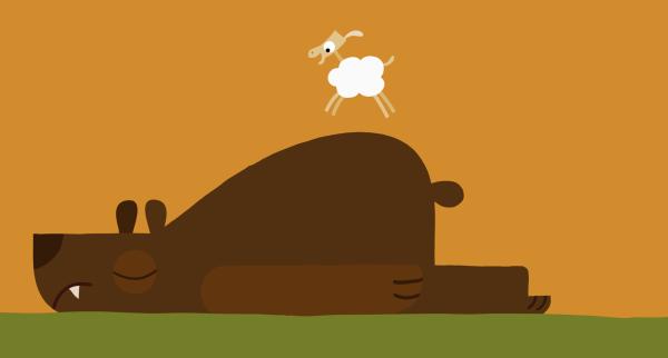 Bild 1 von 7: Mutig springt das kleine Schaf auf dem Bären herum.