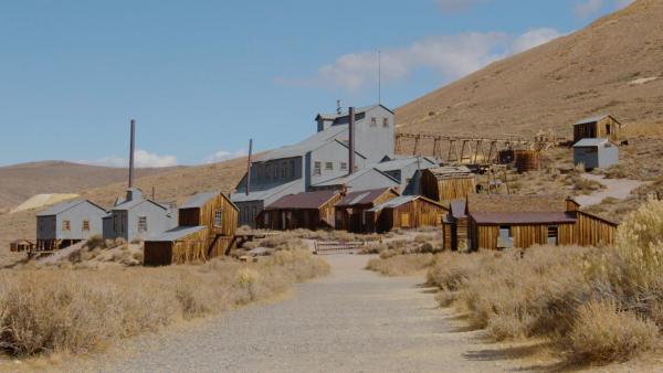 Bild 1 von 2: 1908 wurden in Kolmanskop im heutigen Namibia Diamanten gefunden. Für einige Jahre boomte die südwestafrikanische Wüstenstadt, bevor Hitze und Wassermangel zu ihrem Niedergang führten.