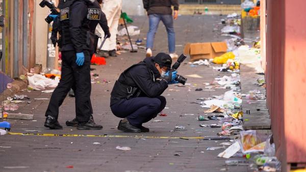 Bild 1 von 1: Im Bild: Die Untersuchungen der Folgetage des Unglücks offenbarten ein Versagen der Polizei.
