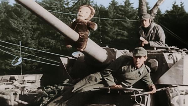 Bild 1 von 2: Überlebende der 12. SS-Panzerdivision \