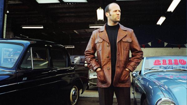 Bild 1 von 3: Autoverkäufer Terry (Jason Statham) lässt sich zu einem gewagten Einbruch in die Lloyds Bank überreden.