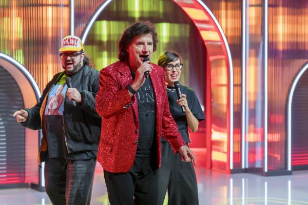 Bild 1 von 7: Von links: Oliver Polak, Olaf der Flipper und Eva Karl Faltermeier.