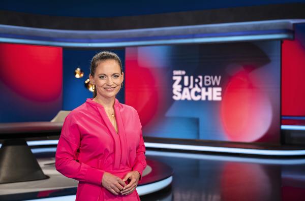 Bild 1 von 7: Das Politikmagazin fürs Land, jew. donnerstags um 20.15 Uhr im SWR Fernsehen (BW). Moderatorin Alexandra Gondorf in der Mainstage.