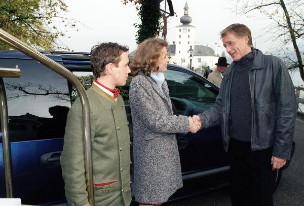 Bild 1 von 1: Im Bild (v.li.): Andreas Ban (Lukas), Brigitte Beyerle (Risa Müller), Albert Fortell (Felix Hofstätter).