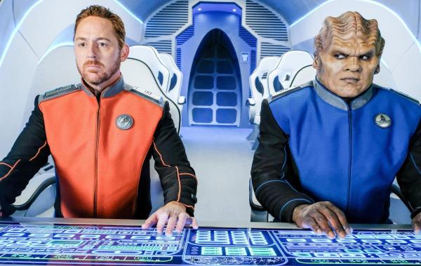 Bild 1 von 21: Im Bild: Scott Grimes (Lt. Gordon Malloy), Peter Macon (Lt. Cmdr. Bortus).