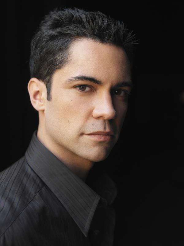 Bild 1 von 27: (2. Staffel) - Steht seiner Kollegin stets zur Seite: Detektiv Scott Valens (Danny Pino) ...