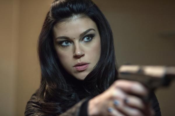 Bild 1 von 17: Auftragskillerin Perkins (Adrianne Palicki) begeht den fatalen Fehler, im Hotel Continental, in dem keine Geschäfte getätigt werden dürfen, ihrem Job nachzugehen ...