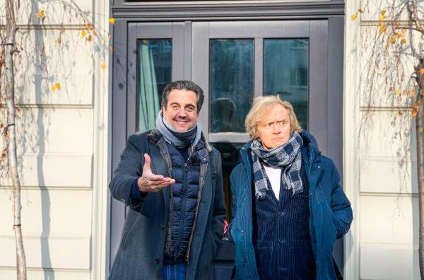Bild 1 von 1: Bastian Pastewka (li.) und Pierre M. Krause machen gemeinsam die Lindenstraße, Studio Schmitt und den WDR Fundus unsicher.