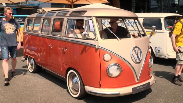 Bild 1 von 3: Selbst bei jungen Deutschen ist das Auto alles andere als ein Auslaufmodell.