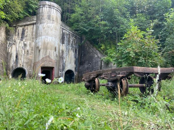 Bild 1 von 3: Munitionslager der zaristischen Truppen auf der Insel Russki vor Wladiwostok.